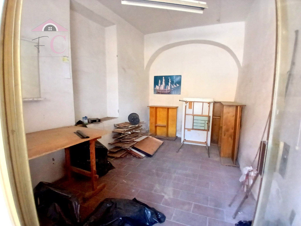 narni censtro storico locale magazzino con vetrina piano terra  4.png